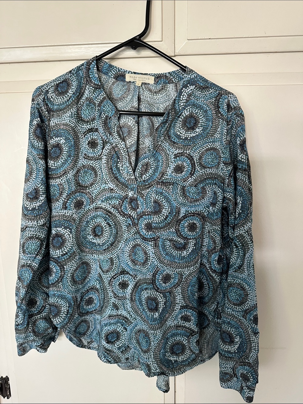 Side Stitch Blue and Black Circular Print V-Neck Blouse
